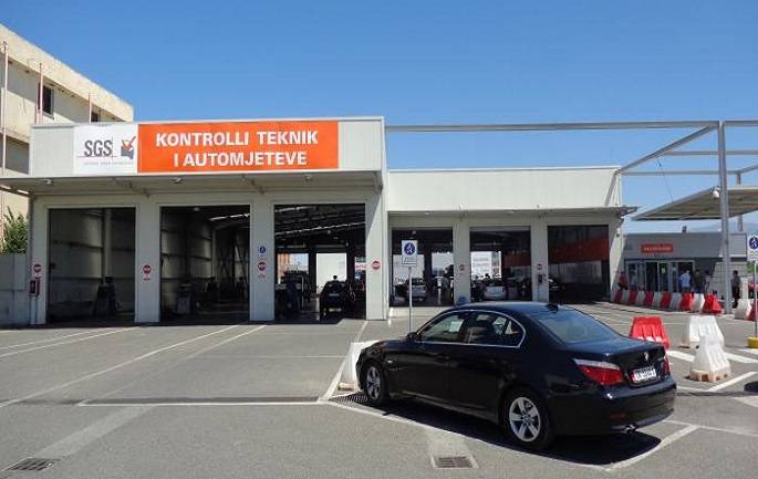 Rriten perseri sigurimet e automjeteve, shkak taksa 10 per qind mbi kompanite e sigurimit